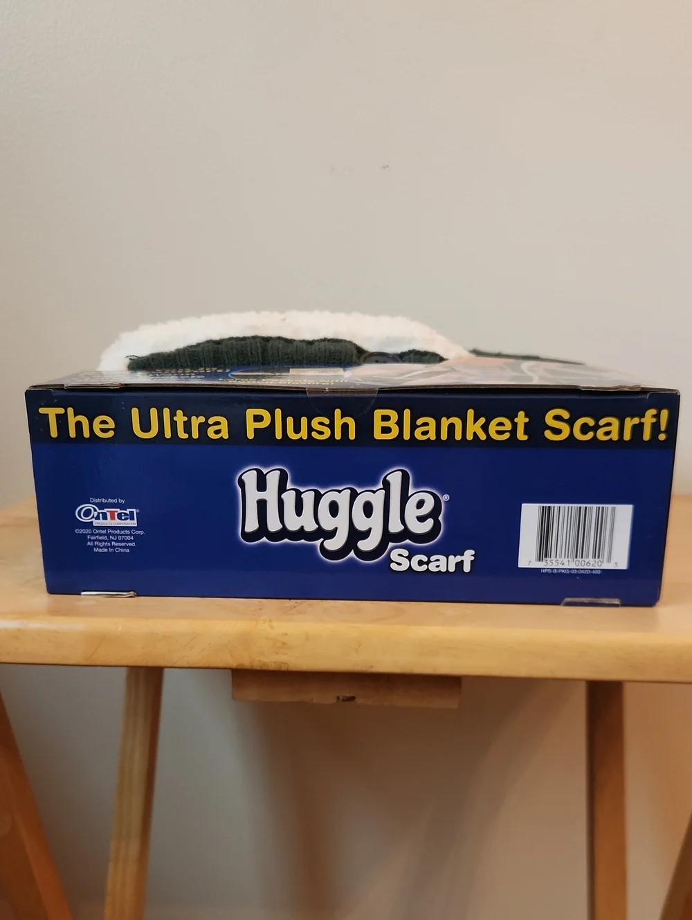 Huggle Scarf New in Box